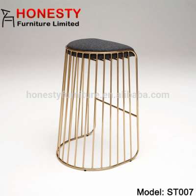 ST007 Upholstered Leather Seat Brass Rose Gold Stainless Steel Metal Brides Veil Bar Counter Stool Chair Supplier